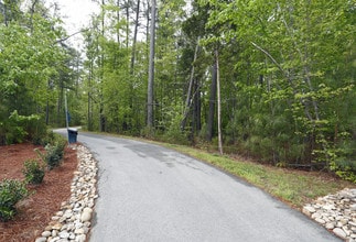 The Townhomes at Chapel Watch Village in Chapel Hill, NC - Foto de edificio - Other