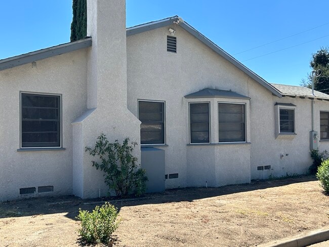 property at 3096 N Stoddard Ave