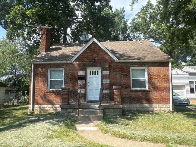 property at 2325 Gardner Dr