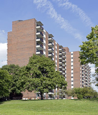 Manor Gardens in Ottawa, ON - Building Photo - Building Photo