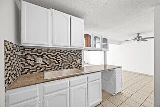 18620 Hatteras St, Unit 274 in Tarzana, CA - Foto de edificio - Building Photo