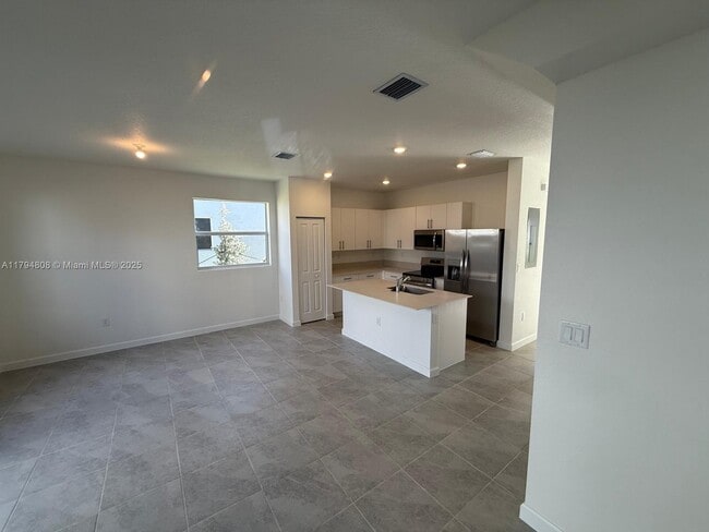 116 NW 11th Ct in Florida City, FL - Building Photo - Building Photo