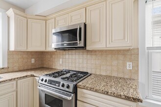 168 Woodside Ave in Ridgewood, NJ - Building Photo - Building Photo