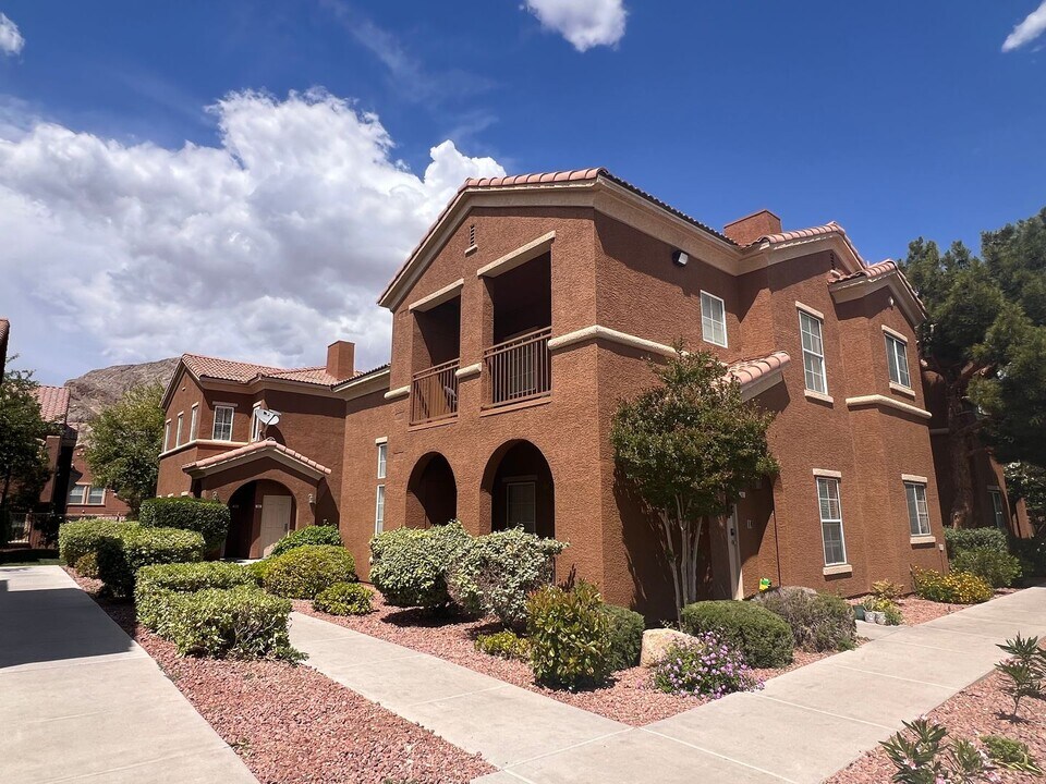 10120 Cedar Key Ave in Las Vegas, NV - Building Photo