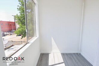 2255 W 14th St, Unit 203 in Los Angeles, CA - Building Photo - Building Photo