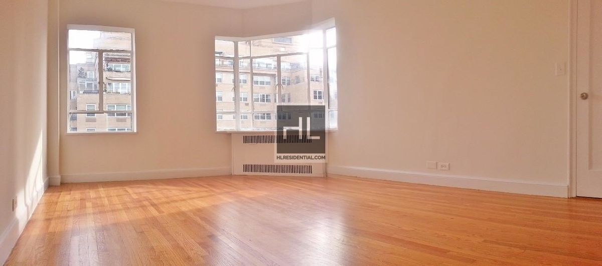 5 AVENUE in New York, NY - Building Photo