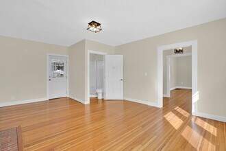 157-159-159 Pleasant St in Easthampton, MA - Foto de edificio - Building Photo