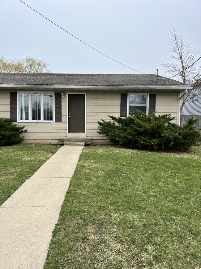 2821 30th St in Zion, IL - Building Photo - Building Photo