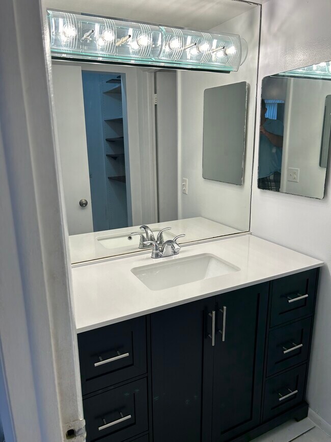 3195 Foxcroft Rd in Hollywood, FL - Building Photo - Building Photo