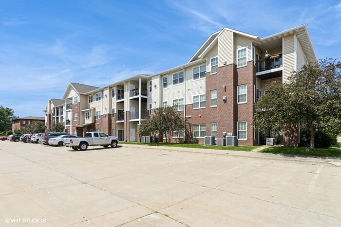 600 Grandview Ct in Iowa City, IA - Building Photo