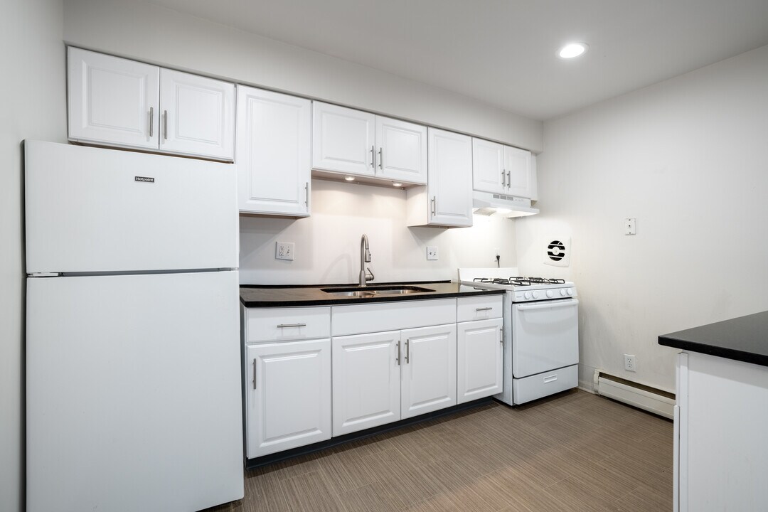 Island Drive in Ann Arbor, MI - Building Photo