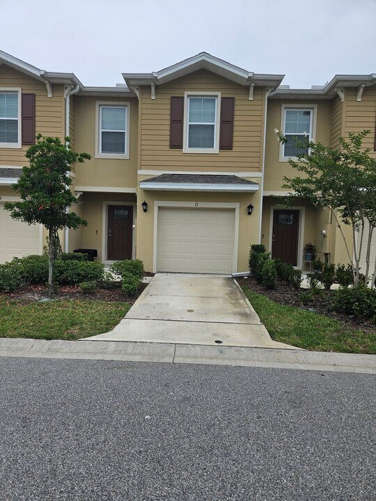 11 BELLA LAGO Cir in Port Orange, FL - Building Photo