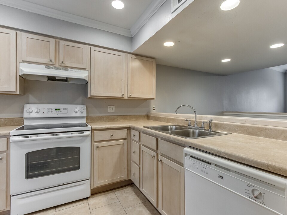 Wedgewood Village in Oklahoma City, OK - Building Photo