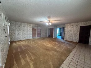 180 Griesenbeck Ranch Rd in Bastrop, TX - Foto de edificio - Building Photo