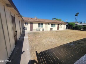 2513 N 48th Pl in Phoenix, AZ - Foto de edificio - Building Photo