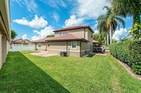 12211 Brisbane Ln in Wellington, FL - Foto de edificio - Building Photo