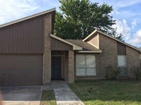 1138 Oxford Dr in Pearland, TX - Building Photo