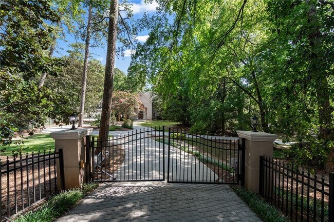 property at 680 W Paces Ferry Rd NW