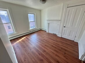 26 Farrington St in Newburgh, NY - Building Photo - Building Photo