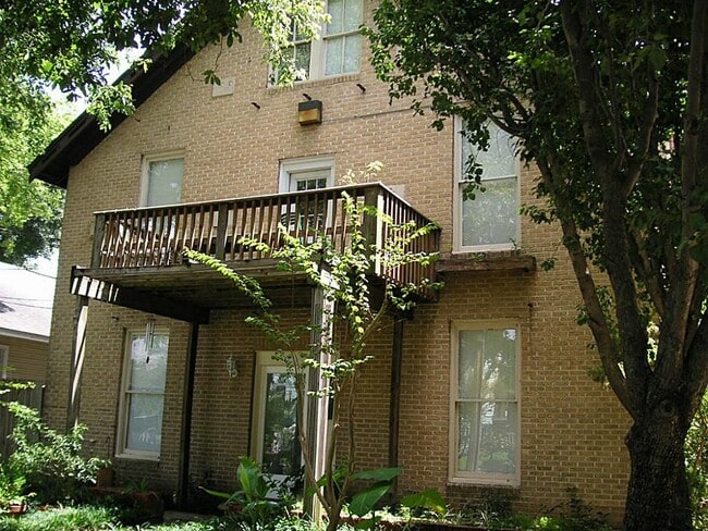 property at 3416 Morrison St