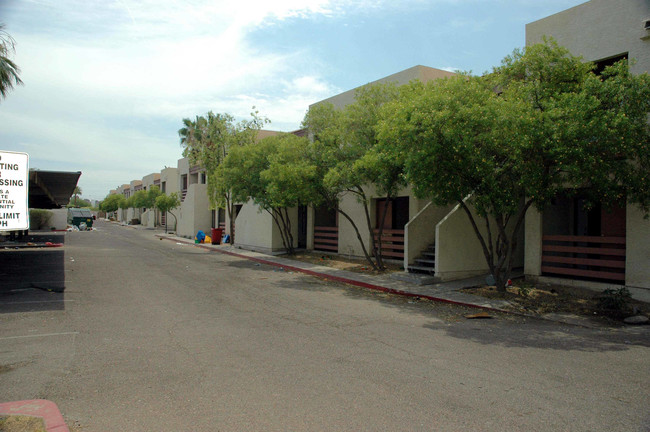 Delano Place in Phoenix, AZ - Foto de edificio - Building Photo