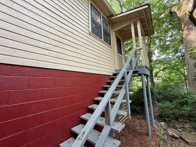 property at 202 E 11th St SE