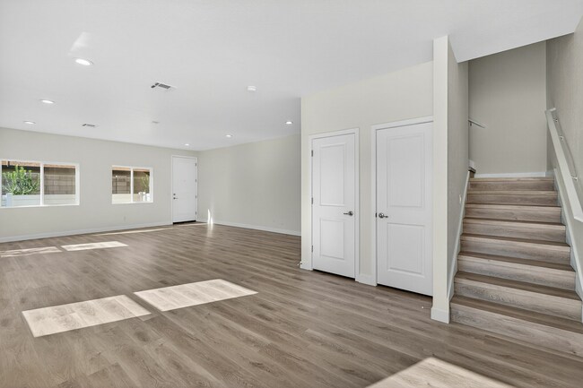 Woodgate Townhomes in Phoenix, AZ - Building Photo - Building Photo