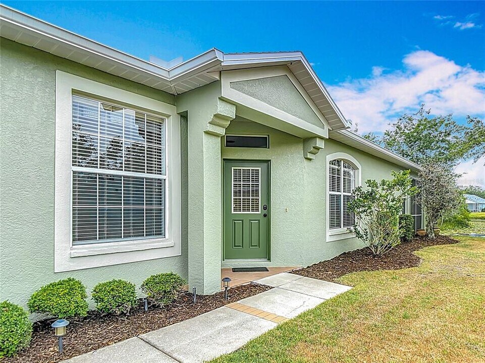 7611 Helen White Ln in Land O Lakes, FL - Building Photo