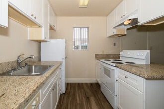 Fulton Oaks Apartments in Sacramento, CA - Foto de edificio - Interior Photo