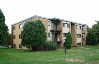 New Hope Garden Apartments in Minneapolis, MN - Building Photo - Building Photo