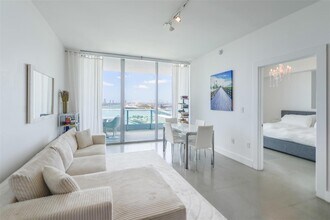 900 Biscayne Blvd, Unit 2104 in Miami, FL - Foto de edificio - Building Photo