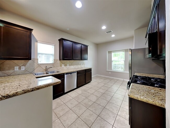 18468 Sunrise Maple Dr in Montgomery, TX - Building Photo - Building Photo