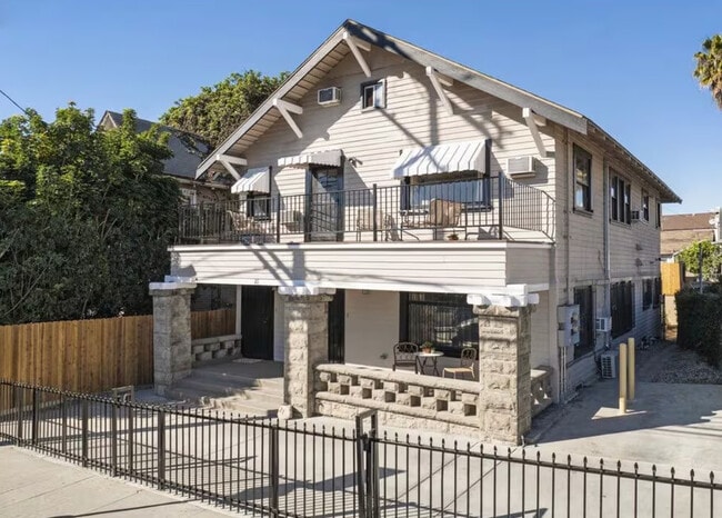 property at 211 1/2 S Burlington Ave