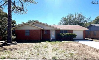 4717 N Shore Dr in Wichita Falls, TX - Building Photo