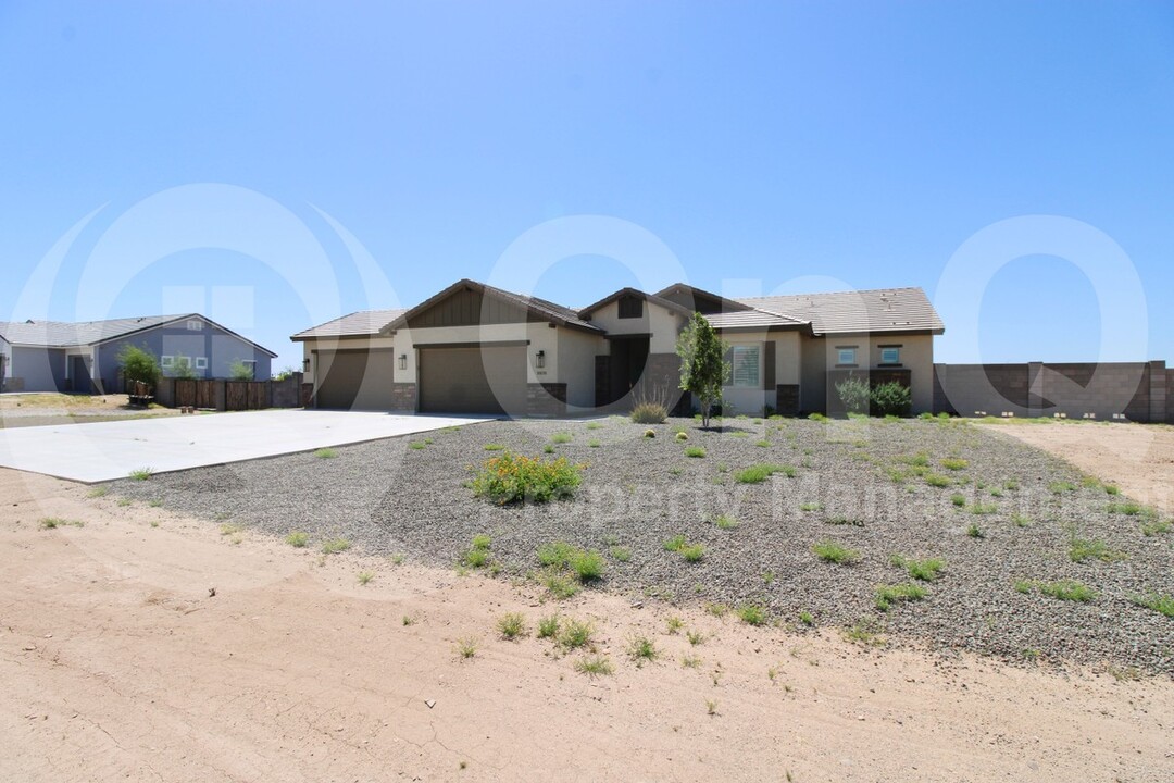 10131 W Camino De Oro in Peoria, AZ - Building Photo