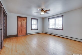 211 Oak St in Kaukauna, WI - Building Photo - Building Photo