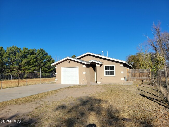 451 Santa Martina Dr in Socorro, TX - Building Photo - Building Photo