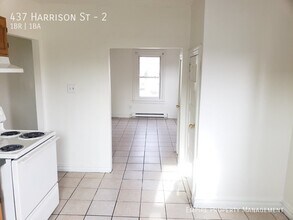 437 Harrison St-Unit -2 in Allentown, PA - Foto de edificio - Building Photo