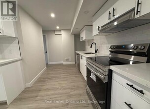 29 Hewitt Pl in Barrie, ON - Building Photo - Building Photo