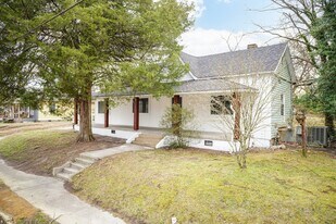 412 Davis St in Henderson, NC - Building Photo