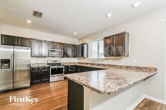 11210 Southern Cross Pl in Gibsonton, FL - Building Photo - Building Photo