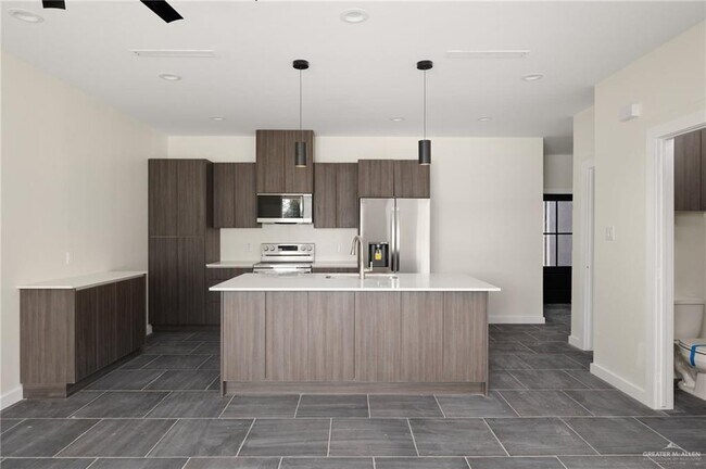 914 Bicentennial Blvd in McAllen, TX - Building Photo - Building Photo