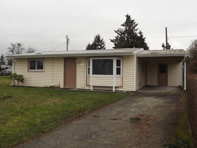 property at 4822 Yew Ln SW