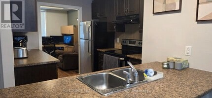 3789B Canyon Walk Dr in Ottawa, ON - Building Photo - Building Photo