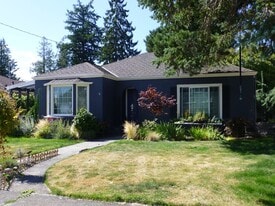 1227 S 12th St in Mount Vernon, WA - Building Photo