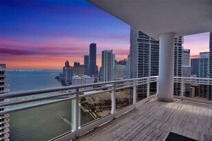 901 Brickell Key Blvd in Miami, FL - Building Photo