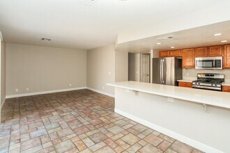3313 Salmon Creek Dr in Las Vegas, NV - Building Photo - Building Photo