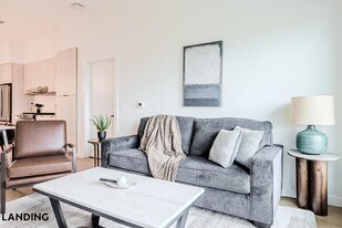 2623 Keene St, Unit 337 in Houston, TX - Building Photo