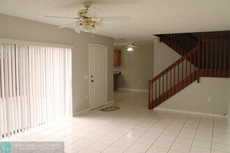 4087 Forest Hill Dr in Hollywood, FL - Building Photo - Building Photo