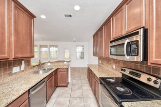 6 Whitekirk Pl in Magnolia, TX - Foto de edificio - Building Photo